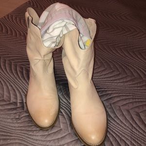 Cream leather Crown Vintage Booties